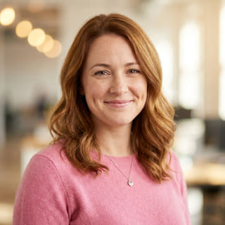 Emily Watson, jefa de Atención al Cliente en Zenit Investiva, foto de perfil